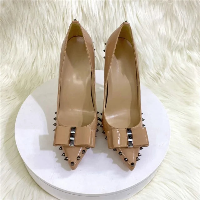 Stilettos puntiagudos con lazo