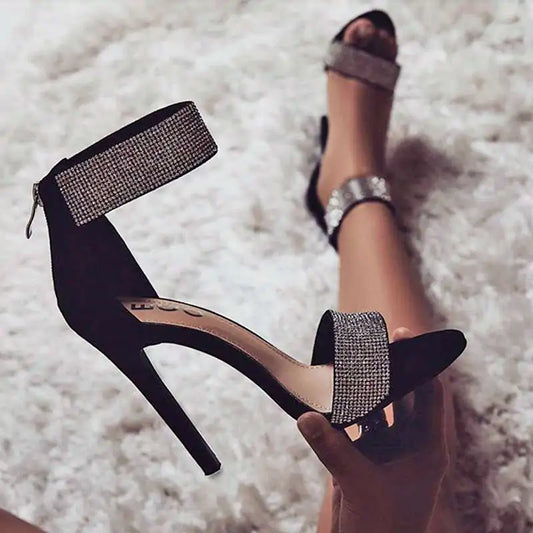 Tacones altos y finos para mujer