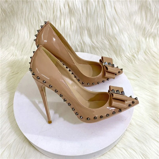 Stilettos puntiagudos con lazo