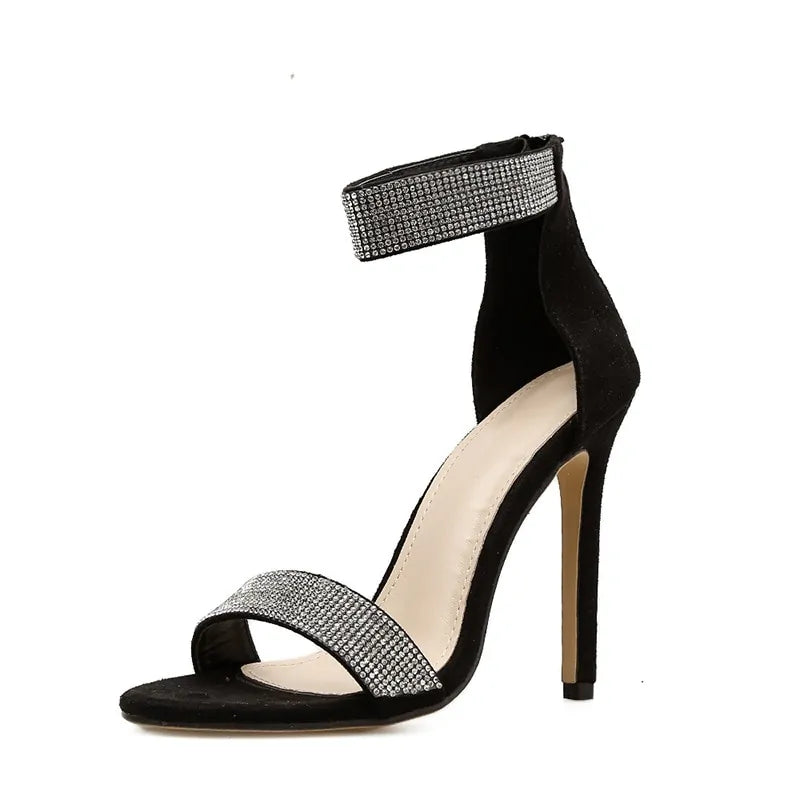Tacones altos y finos para mujer