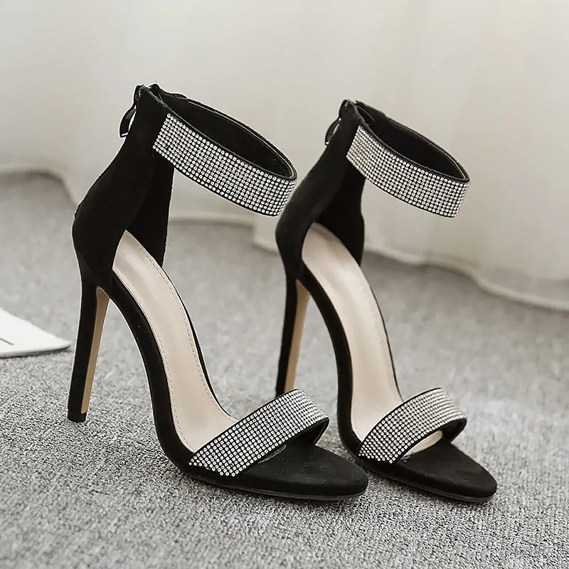 Tacones altos y finos para mujer